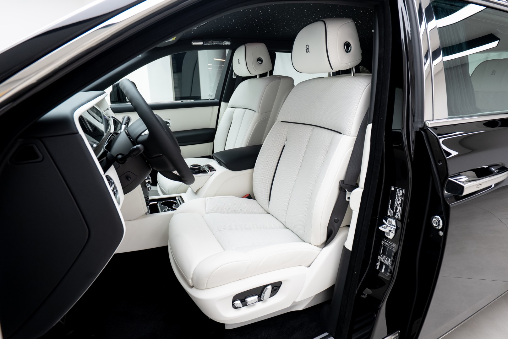 2026 ROLLS ROYCE PHANTOM EWB | GCC | MAIN DEALER WARRANTY SERVICE | VIP REAR SEATS